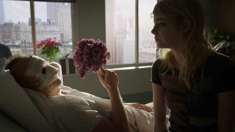 Bondage-covered Riggan and Sam in hospital room in Birdman