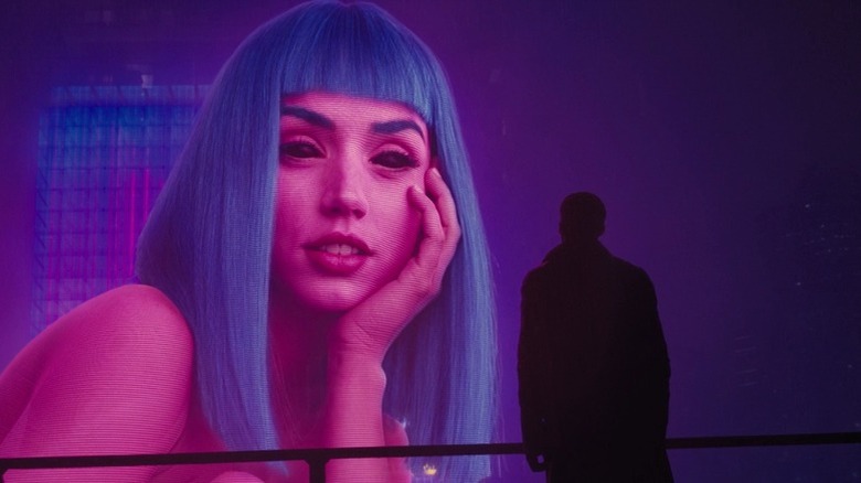 K looking at giant Joi hologram in Blade Runner 2049