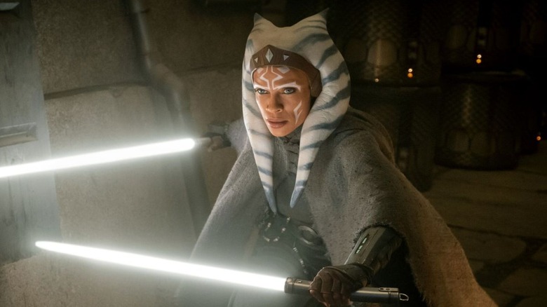 Ahsoka wields her dual white lightsabers