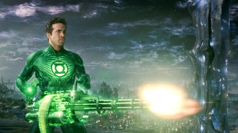 Ryan Reynolds in Green Lantern with gun